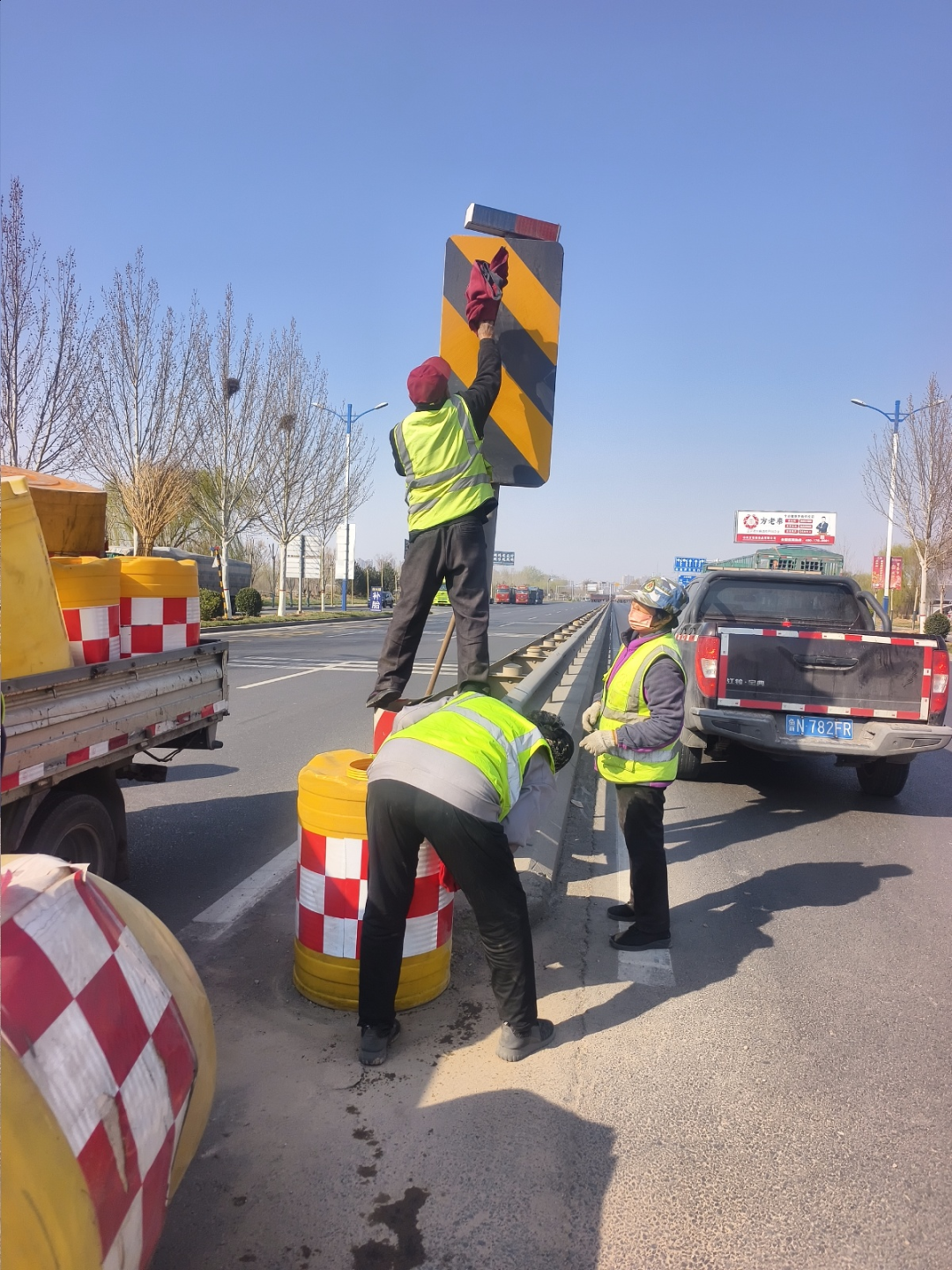 德達(dá)人的“五一”堅守答卷