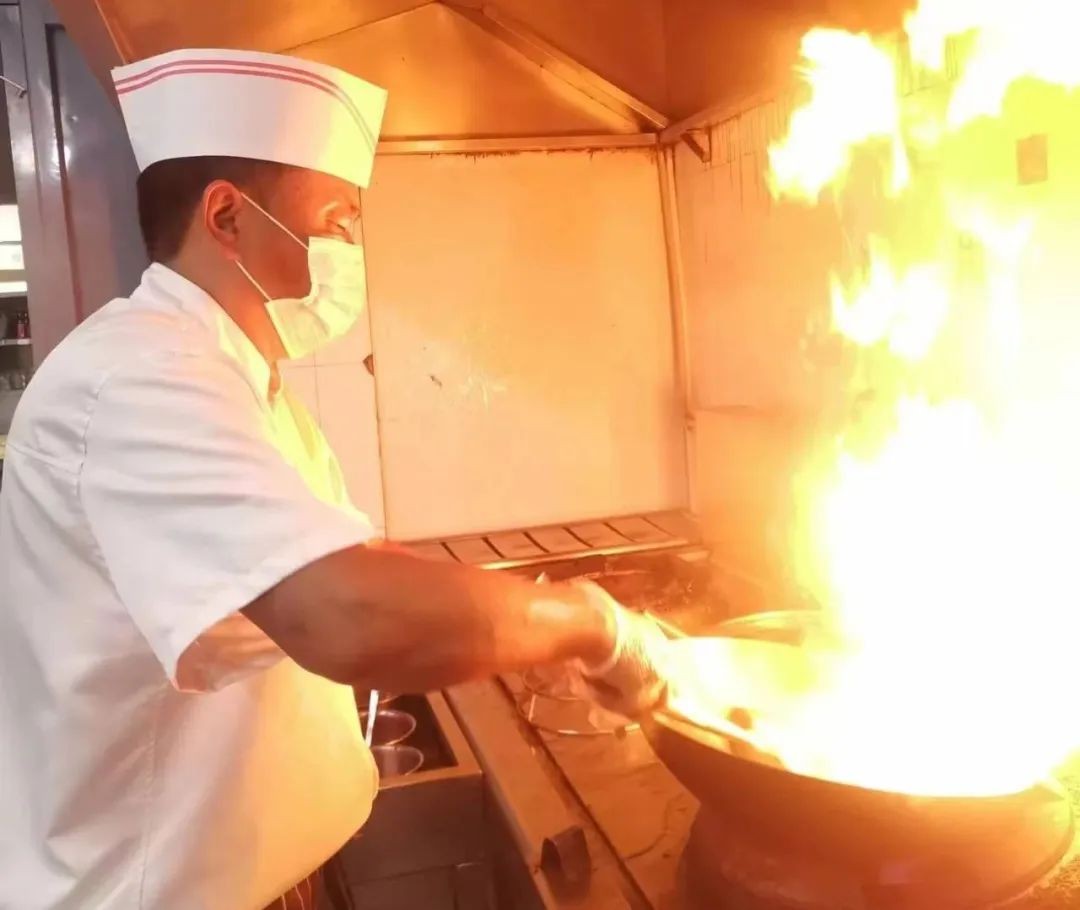 【向下扎根，向上生長(zhǎng)】趙寶國(guó)：“三尺灶臺(tái)”也能“烹”出美味人生